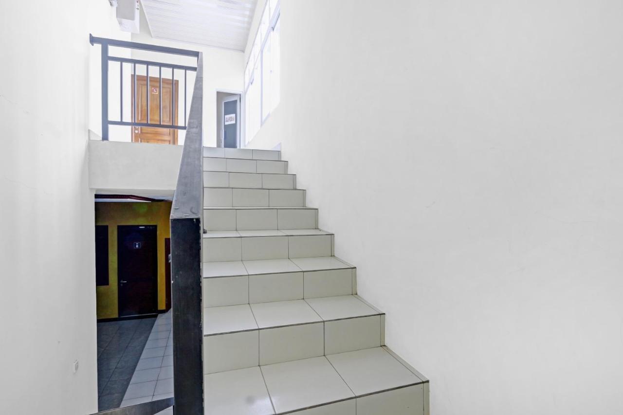Oyo 90796 Hotel Mulya Indah Tambakmulya Εξωτερικό φωτογραφία