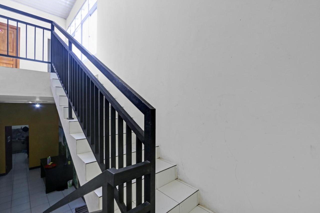 Oyo 90796 Hotel Mulya Indah Tambakmulya Εξωτερικό φωτογραφία