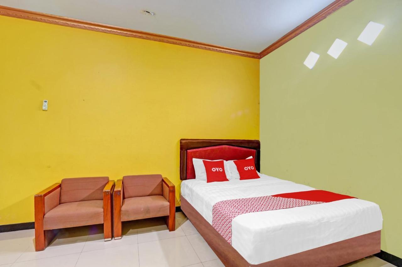 Oyo 90796 Hotel Mulya Indah Tambakmulya Εξωτερικό φωτογραφία