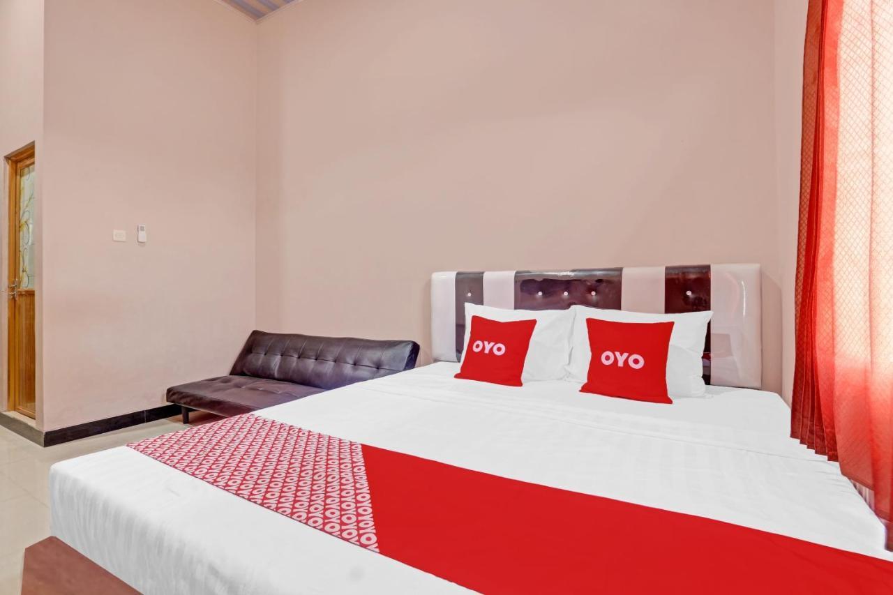 Oyo 90796 Hotel Mulya Indah Tambakmulya Εξωτερικό φωτογραφία