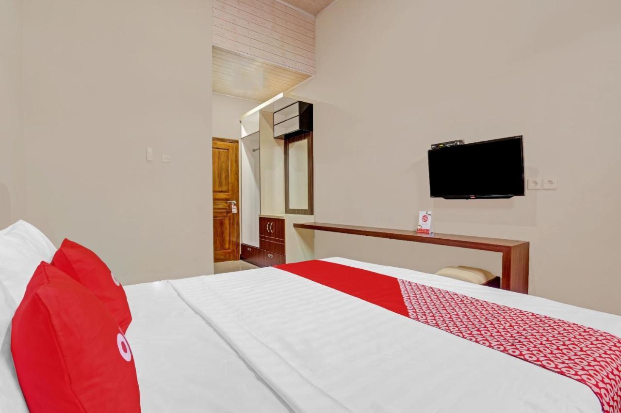 Oyo 90796 Hotel Mulya Indah Tambakmulya Εξωτερικό φωτογραφία